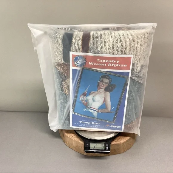 🔵 Vintage & NEW - Pepsi “Pinup Girl” Throw Blanket Afghan - Dated 2000 Last One - Picture 11 of 11